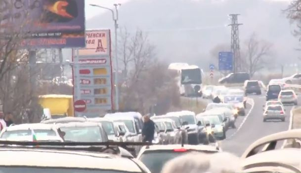 Извънредно: Затвориха изцяло прохода "Шипка"