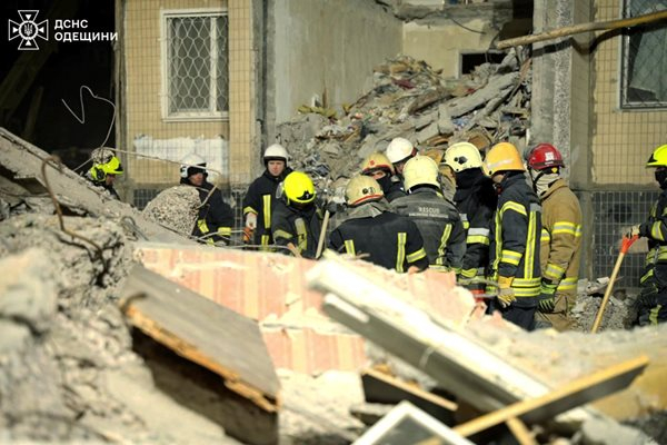 След атаката с дронове в Одеса: Бесарабски българин загуби жена си и 4-месечния си син СНИМКИ