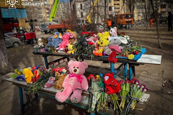 След атаката с дронове в Одеса: Бесарабски българин загуби жена си и 4-месечния си син СНИМКИ