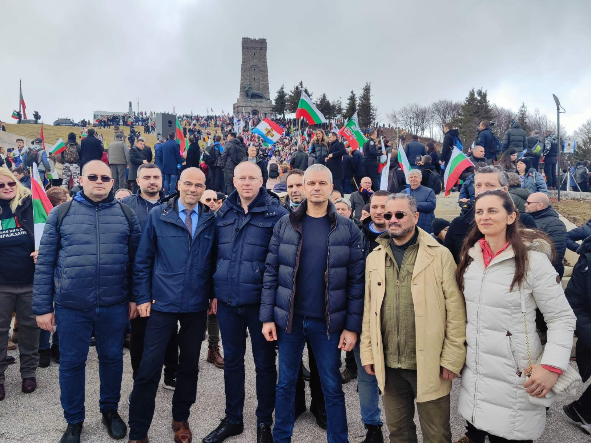 Депутати от Алтернатива за Германия и "Възраждане" (Молдова) посетиха Паметника на Свободата по покана на "Възраждане"