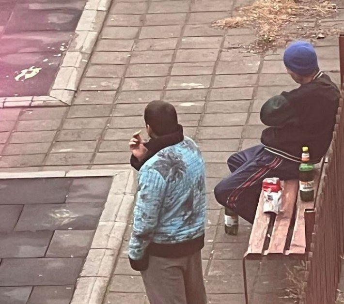 Простотия до шия в Пловдив: Пияндурници тероризират майки на детска площадка 