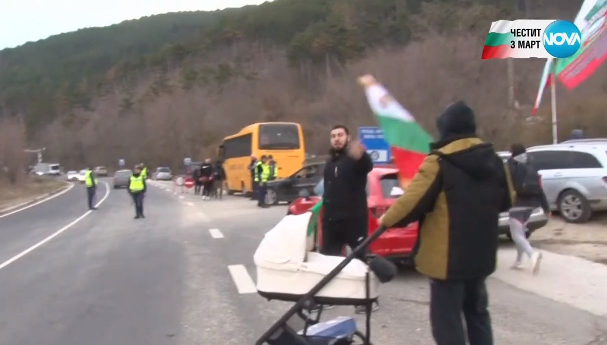 Лора Крумова гледа и не вярва на очите си, каква е тази дивотия на Шипка СНИМКИ 