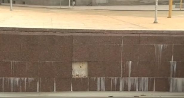 Грозна гледка в центъра на София, а опасността е голяма СНИМКИ