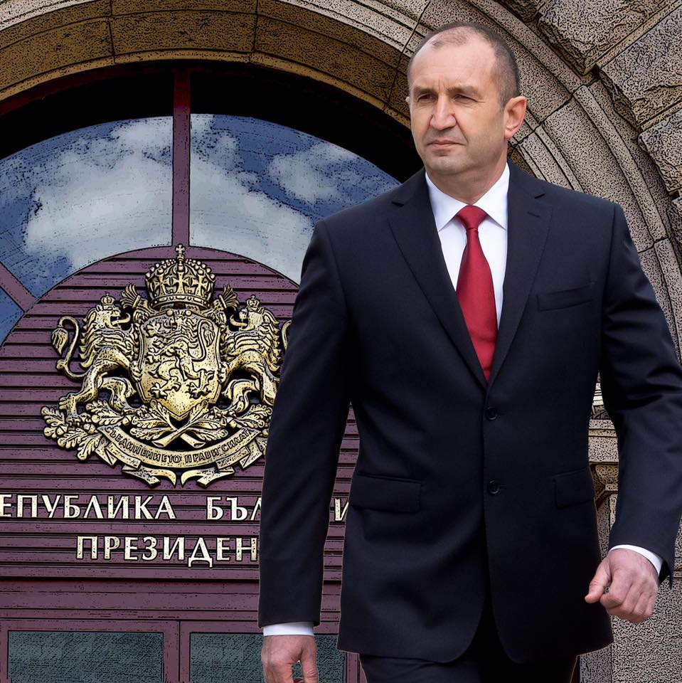 Радев с неочаквана промяна, от 2 години не бе... СНИМКИ