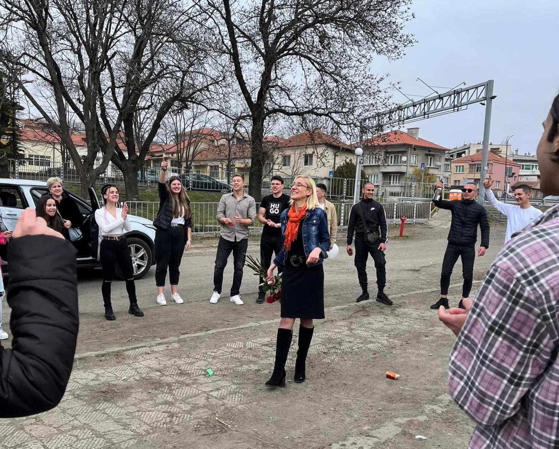 Инцидент с кола уплаши до смърт айтоска учителка, а всъщност се оказа... СНИМКИ