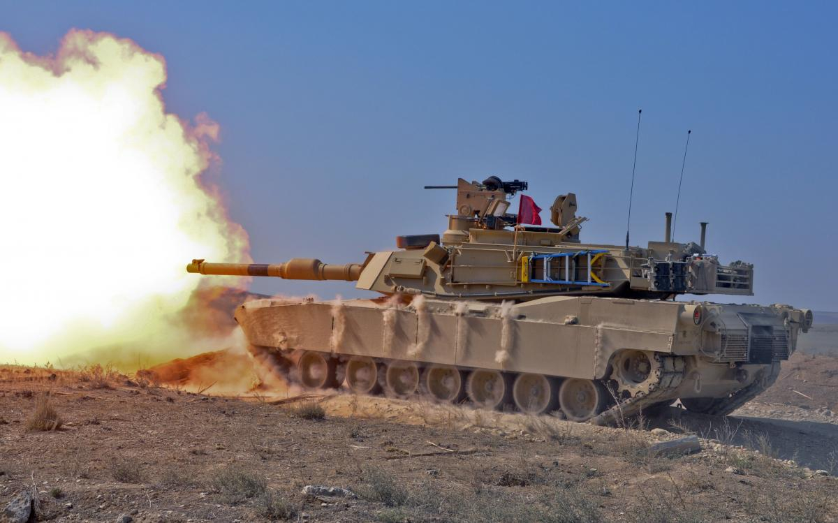 Forbes обясни защо ВСУ рискуват танковете Abrams 