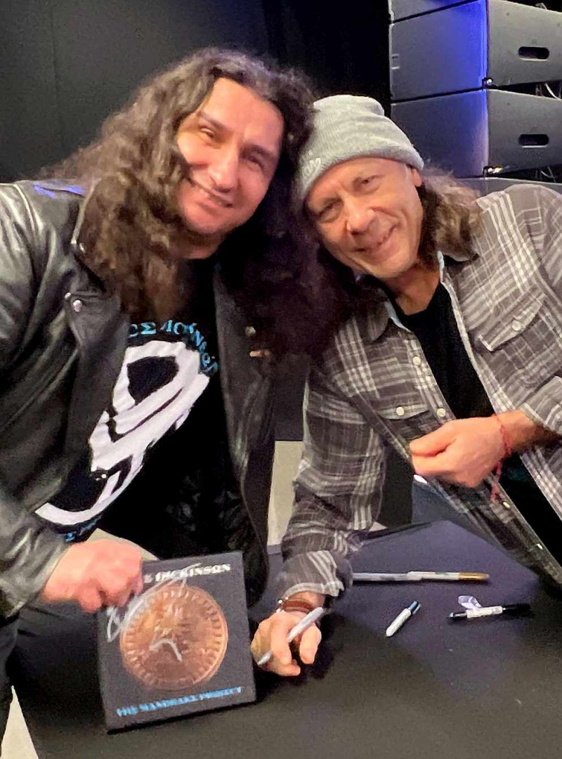 Фронтменът на Iron Maiden се разтопи от кеф след дарове от България 