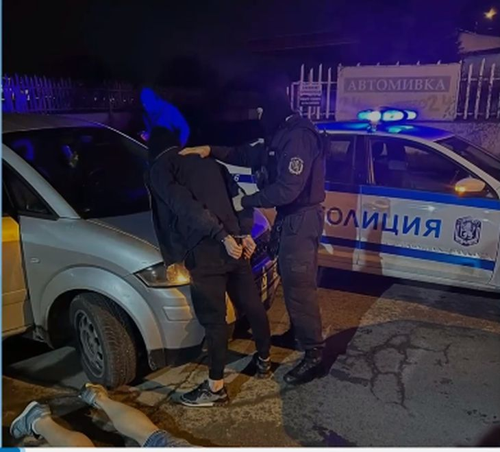 Мощна спецакция и арести на СДВР в София, закопчаха... СНИМКИ