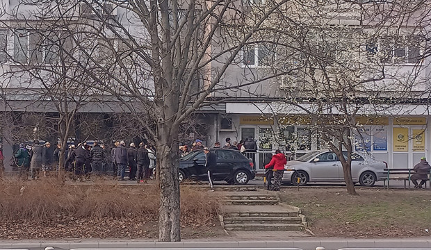 Опашки като от соца се извиха във Варна, причината 