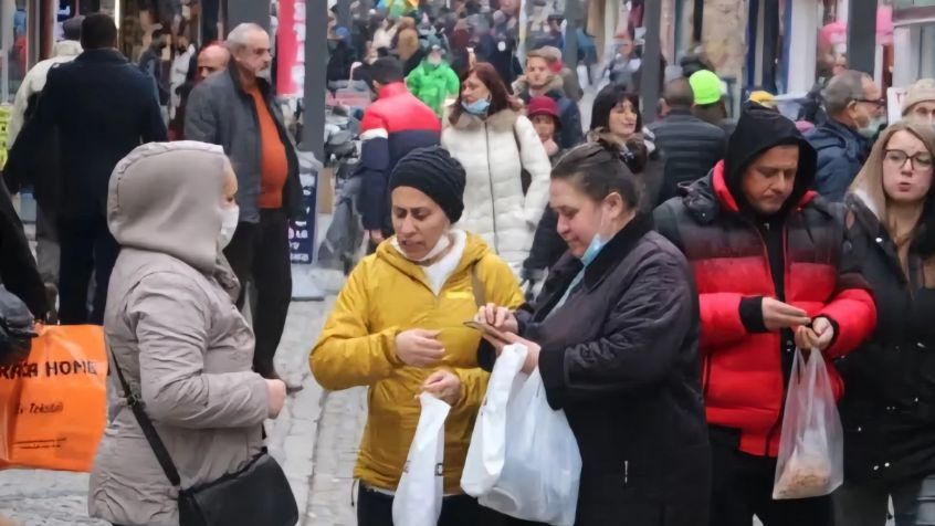 Нашенци на талази атакуват Одрин! За само 100 лева в чантите слагат... СНИМКИ