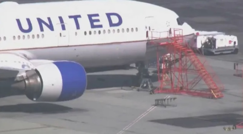 Извънредна ситуация с „Боинг 777“ при излитане ВИДЕО