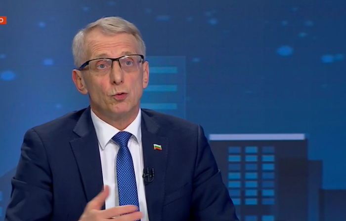 Бомба в БНТ: Бойко Василев сащисан от схема на Денков, той пък му се смее в ефир