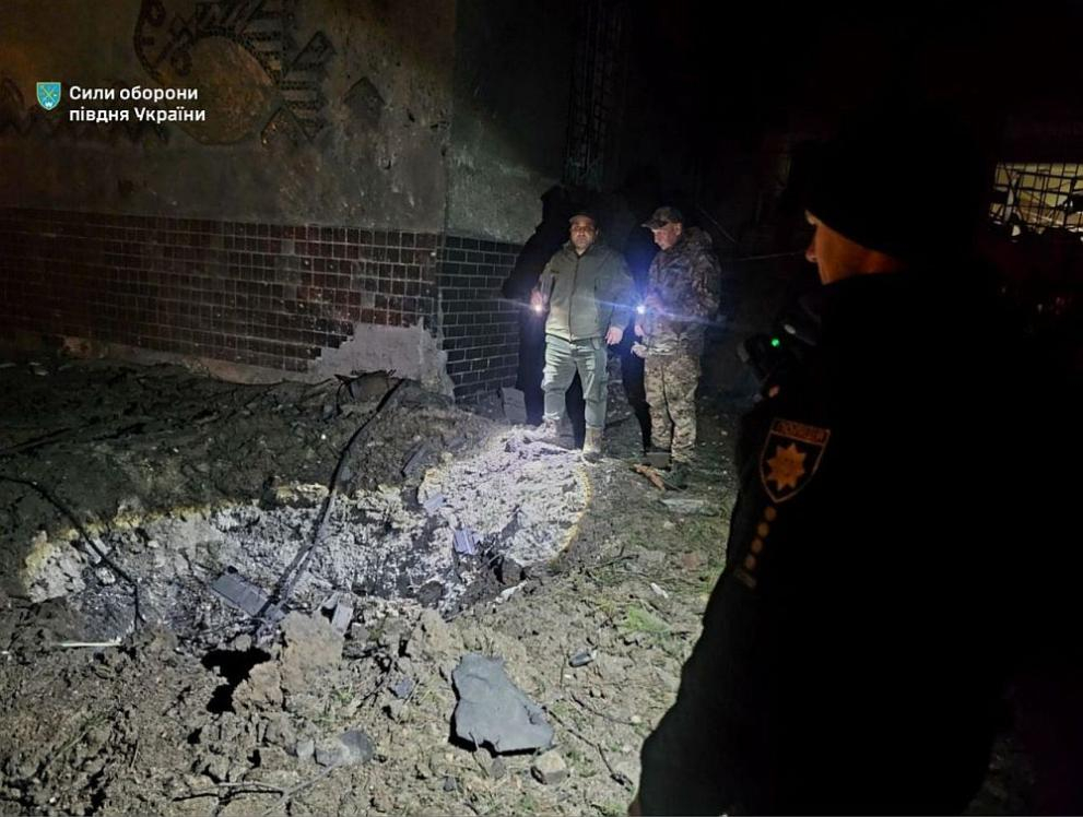Нова атака с дронове и експлозии в Одеса, Зеленски отхвърли призив на папа Франциск