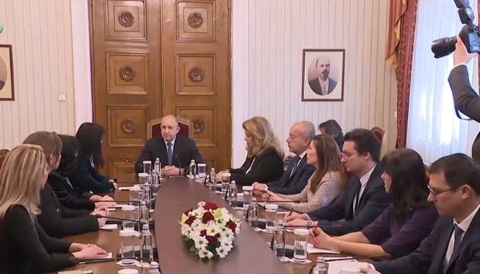Инфарктни минути: Габриел цъфна при Радев, отиваме ли на избори ВИДЕО