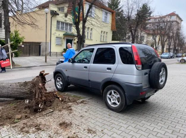 Кошмарен инцидент на пъпа на София СНИМКИ 