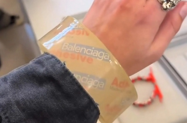 Не е за вярване каква гривна за 3000 евро представи Balenciaga ВИДЕО