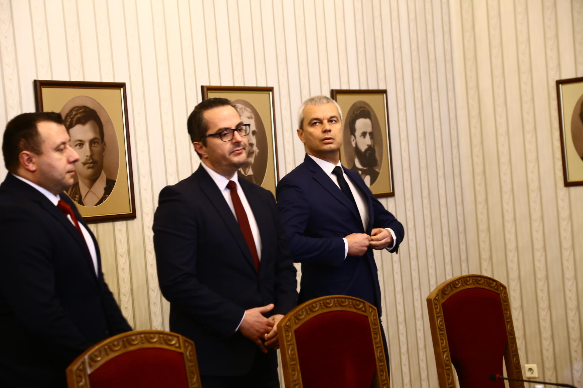 Жесток скандал при президента: Радев и Костадинов се изпокараха пред всички ВИДЕО
