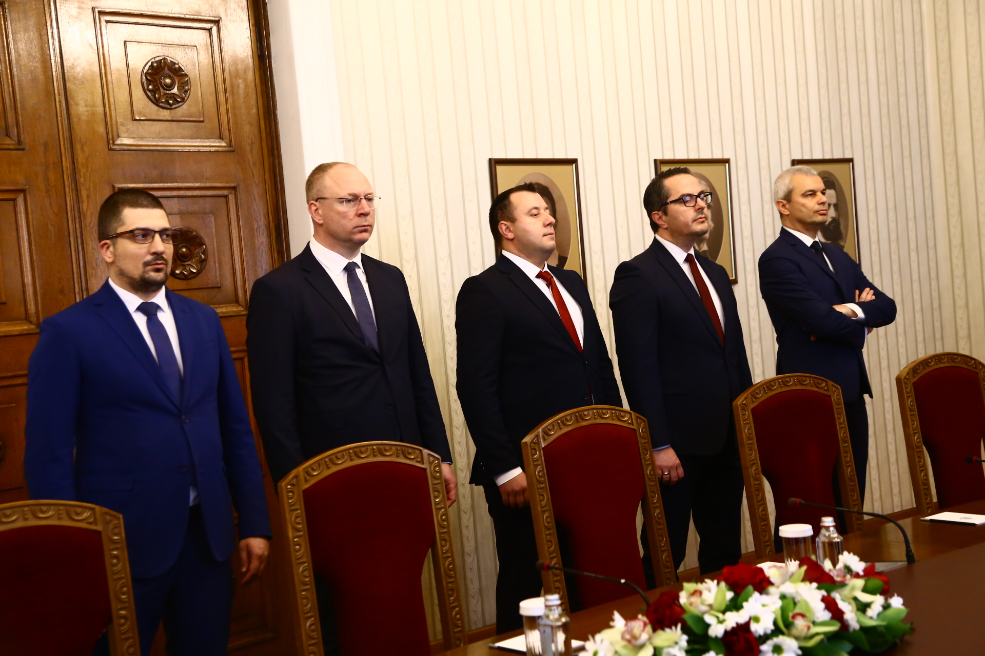 Жесток скандал при президента: Радев и Костадинов се изпокараха пред всички ВИДЕО