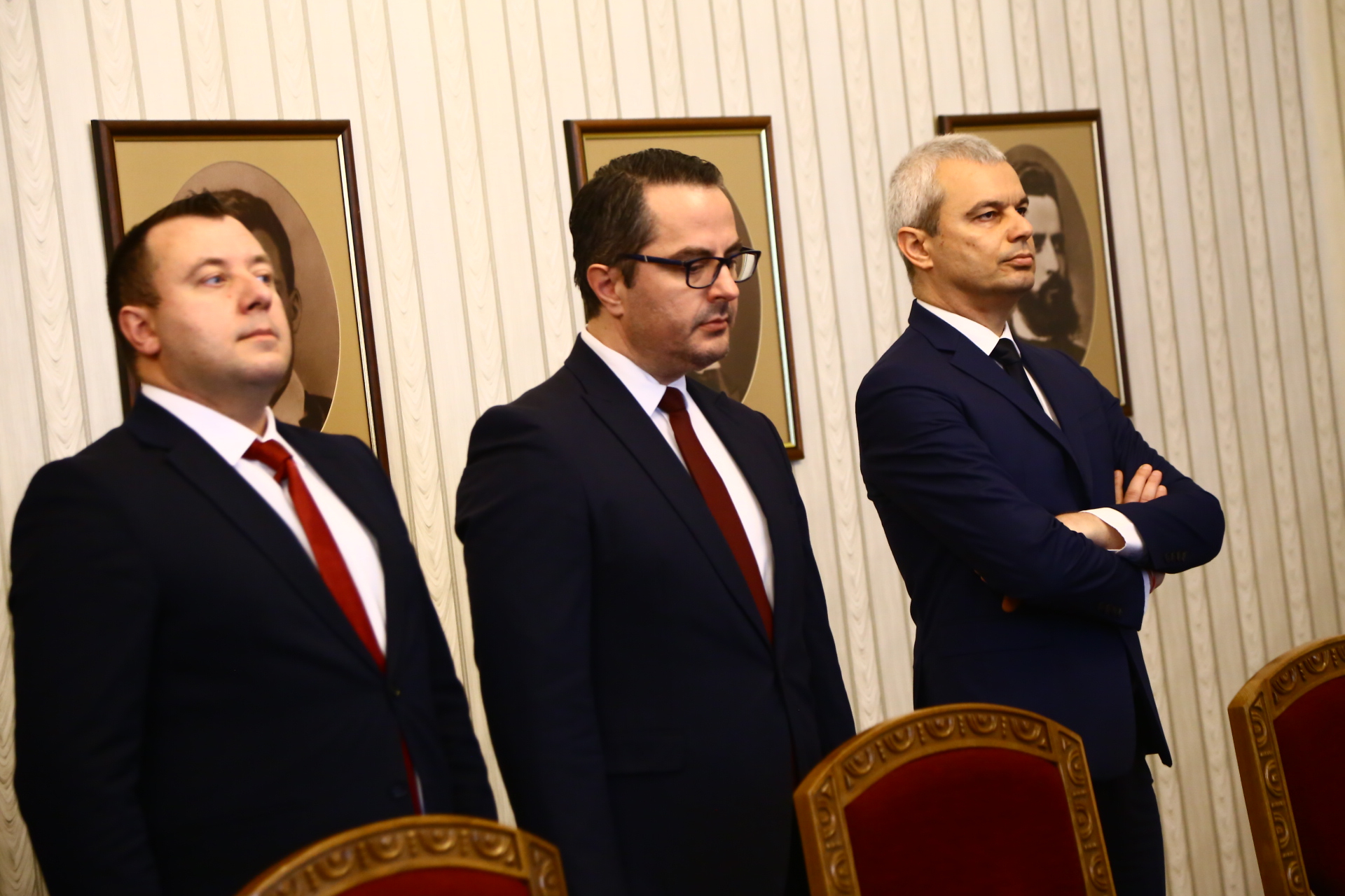 Във "Възраждане" посърнаха, отказаха се от съдбовен ход