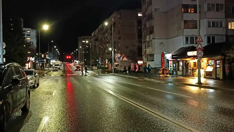 В Овча Купел ври и кипи, хората са по улиците СНИМКИ