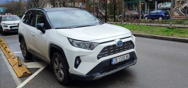 Наглец с бял джип гази закона на пъпа на София, пази се със... СНИМКА 