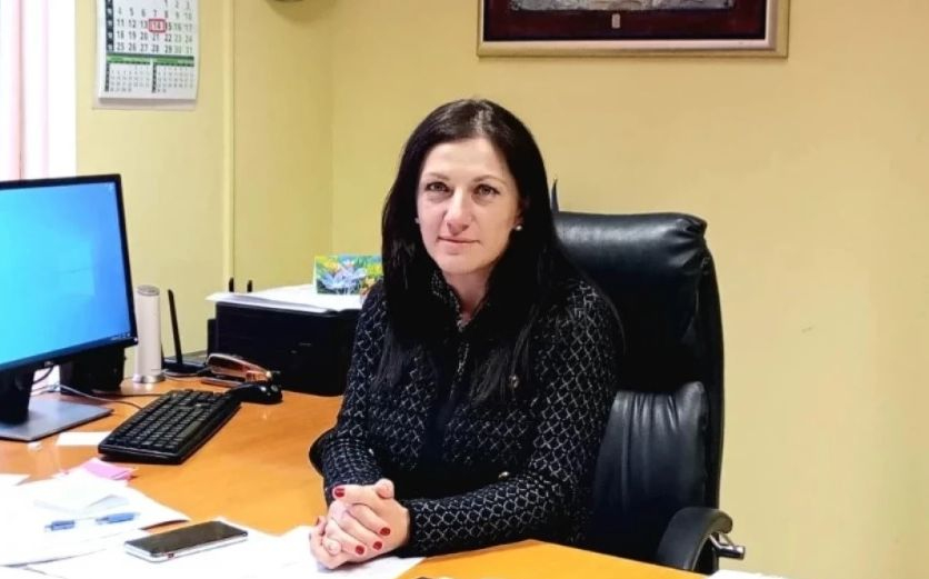 Спипаната многократно в издънка районна кметица си посипа главата с пепел 