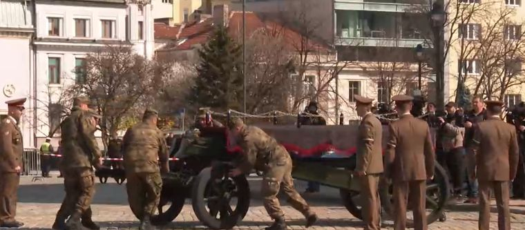 Траурен детайл обвърза погребението на патриарха и цар Борис III СНИМКИ