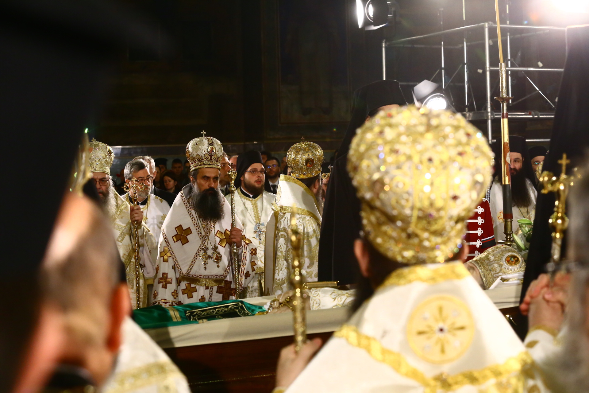 Траурен детайл обвърза погребението на патриарха и цар Борис III СНИМКИ