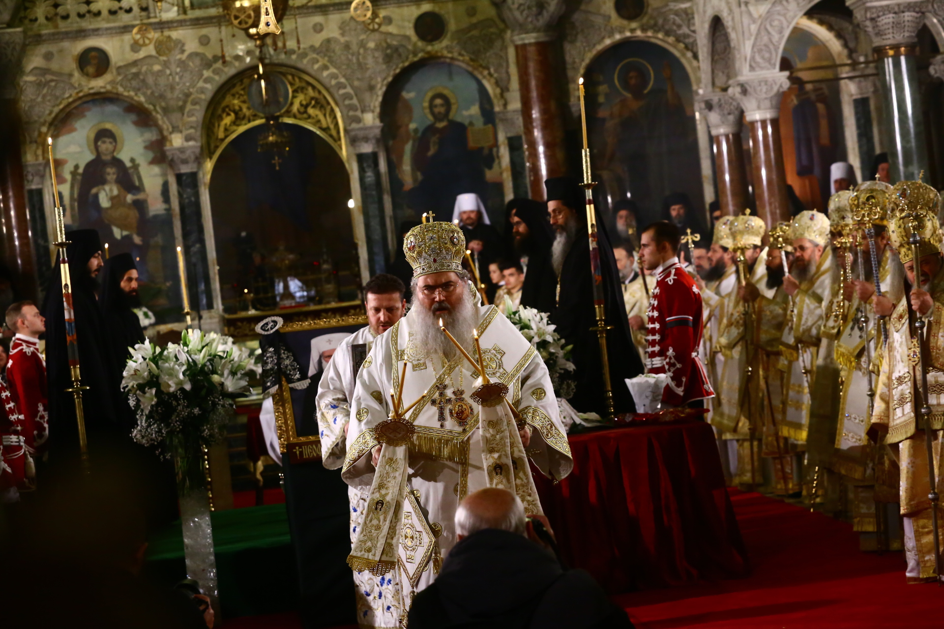 Траурен детайл обвърза погребението на патриарха и цар Борис III СНИМКИ