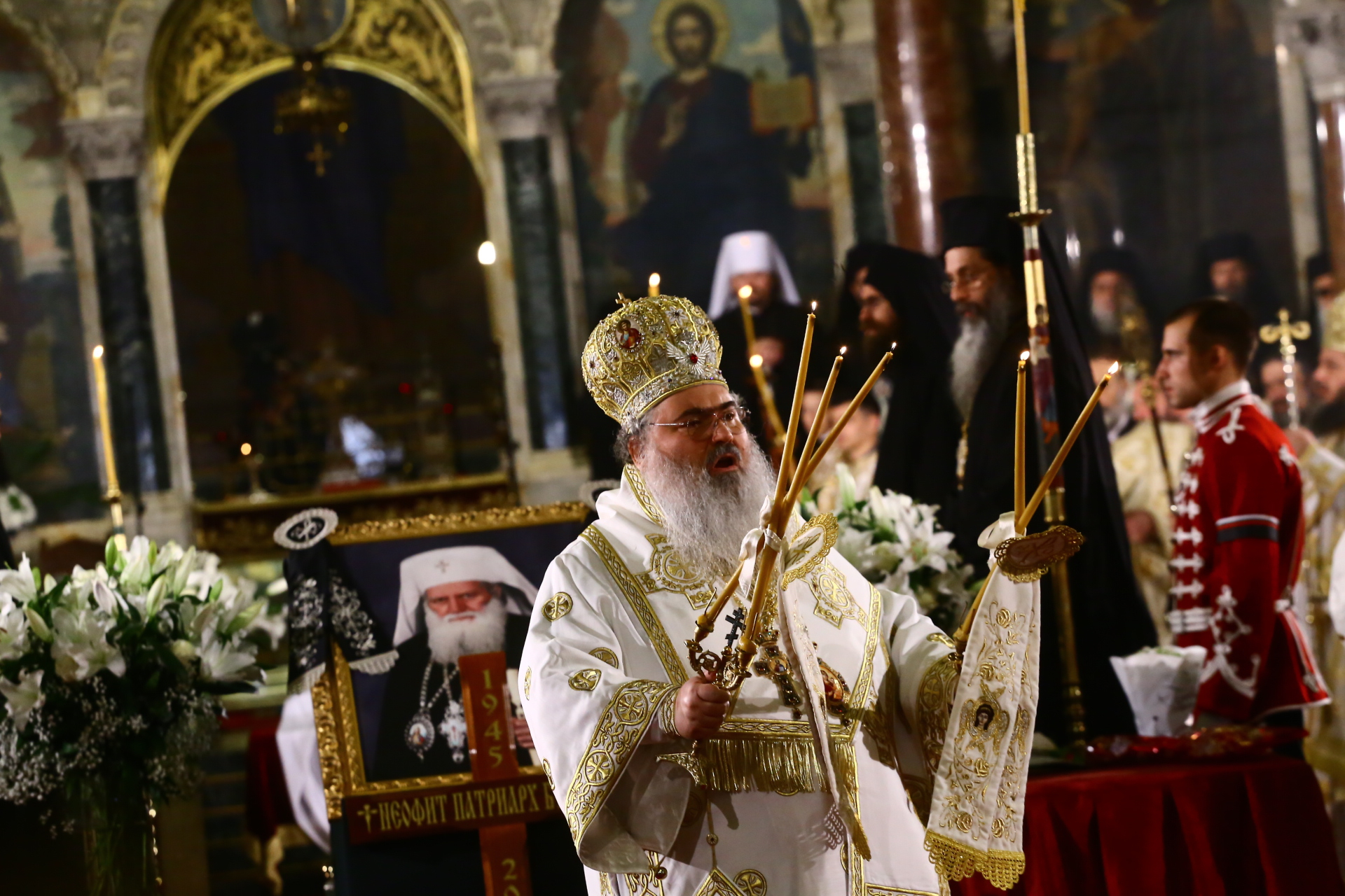 Траурен детайл обвърза погребението на патриарха и цар Борис III СНИМКИ