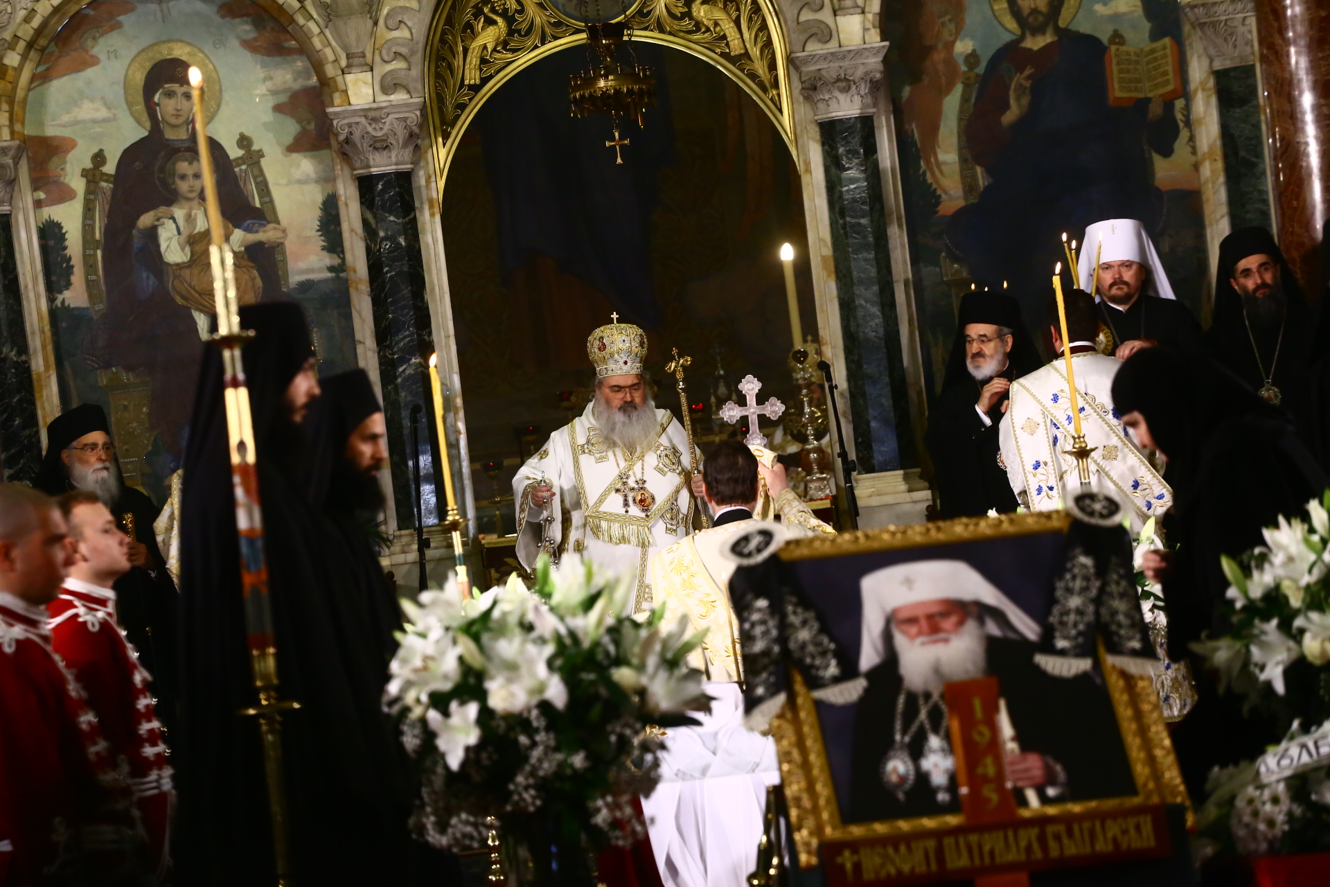 Траурен детайл обвърза погребението на патриарха и цар Борис III СНИМКИ