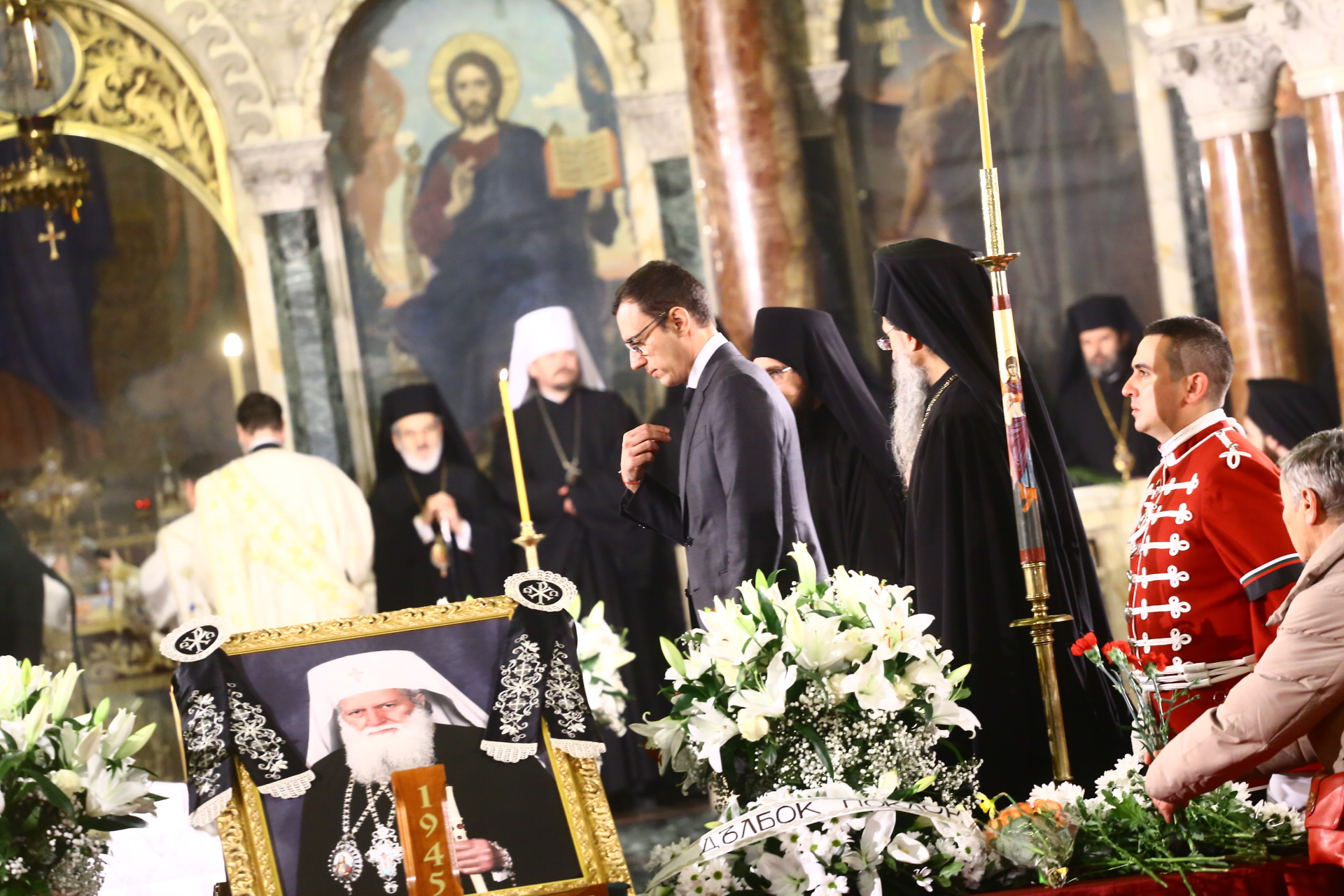 Траурен детайл обвърза погребението на патриарха и цар Борис III СНИМКИ