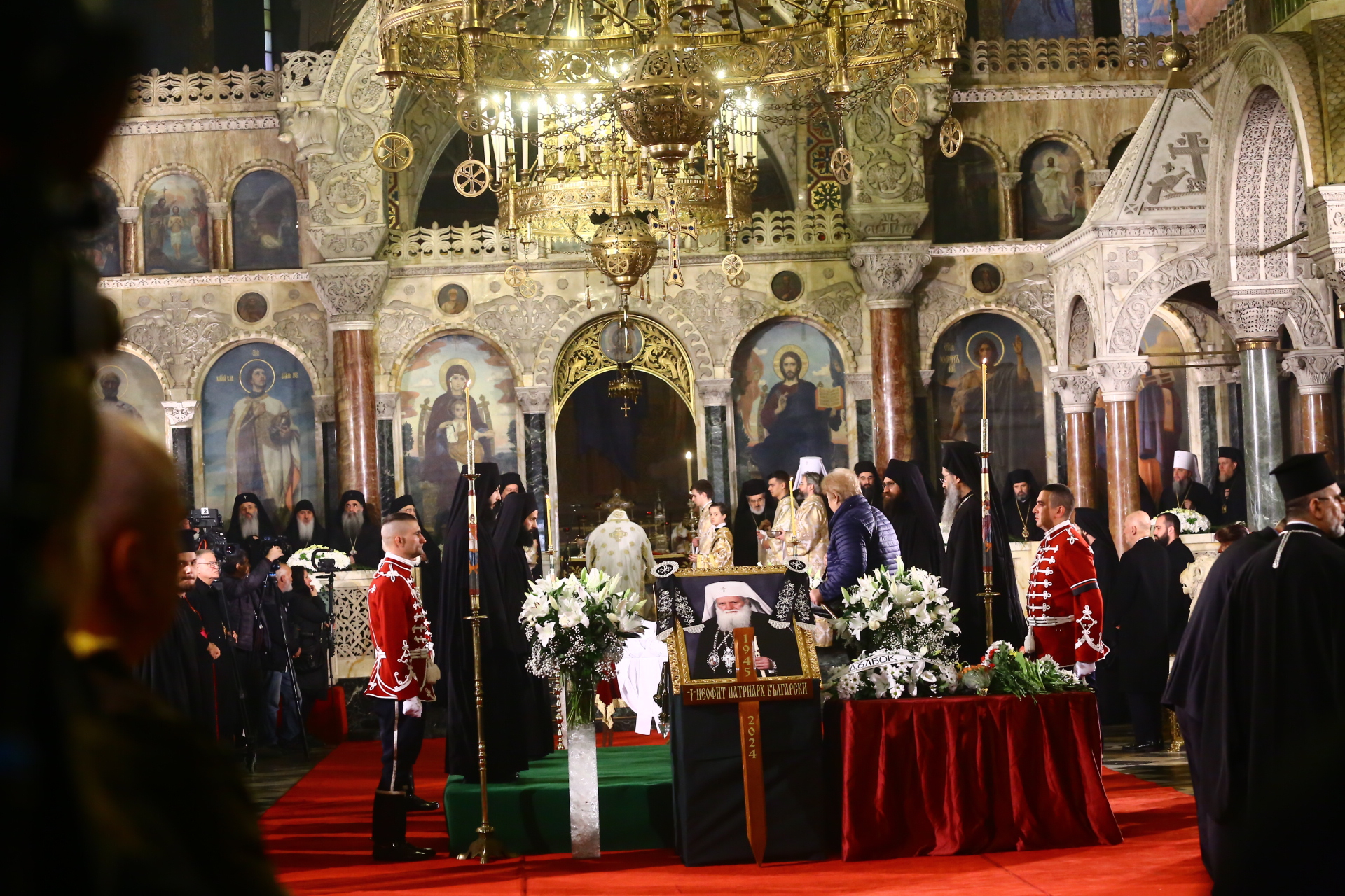Траурен детайл обвърза погребението на патриарха и цар Борис III СНИМКИ