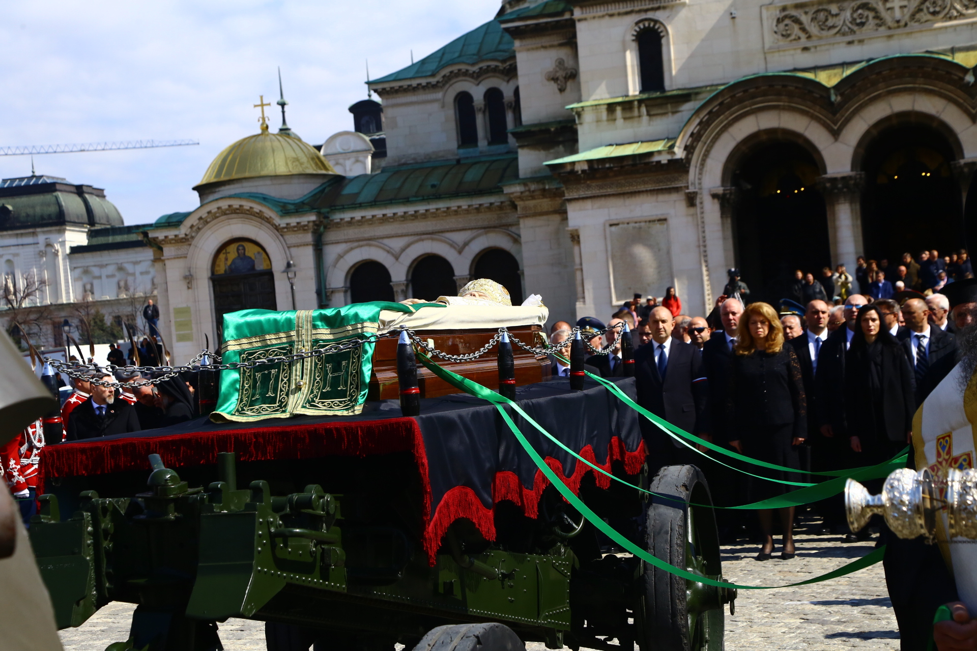 С ритуали за държавен глава: Погребват патриарх Неофит ВИДЕО