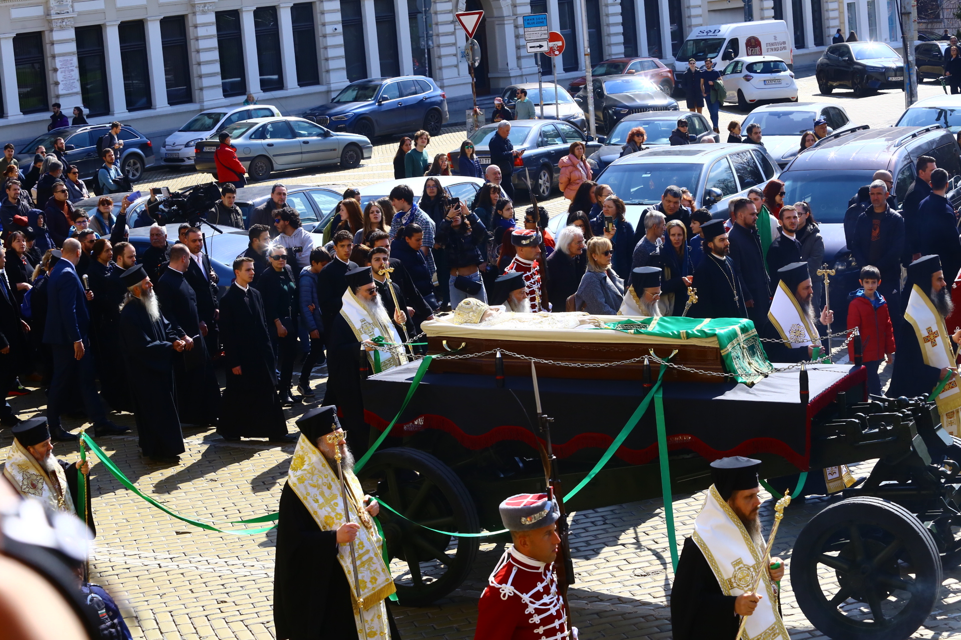 С ритуали за държавен глава: Погребват патриарх Неофит ВИДЕО