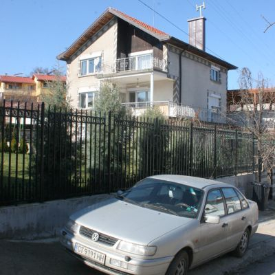 Опряха дуло в главата на счетоводителка, ръгаха я с нож, отрязаха ѝ ухото заради 2 млн. лева