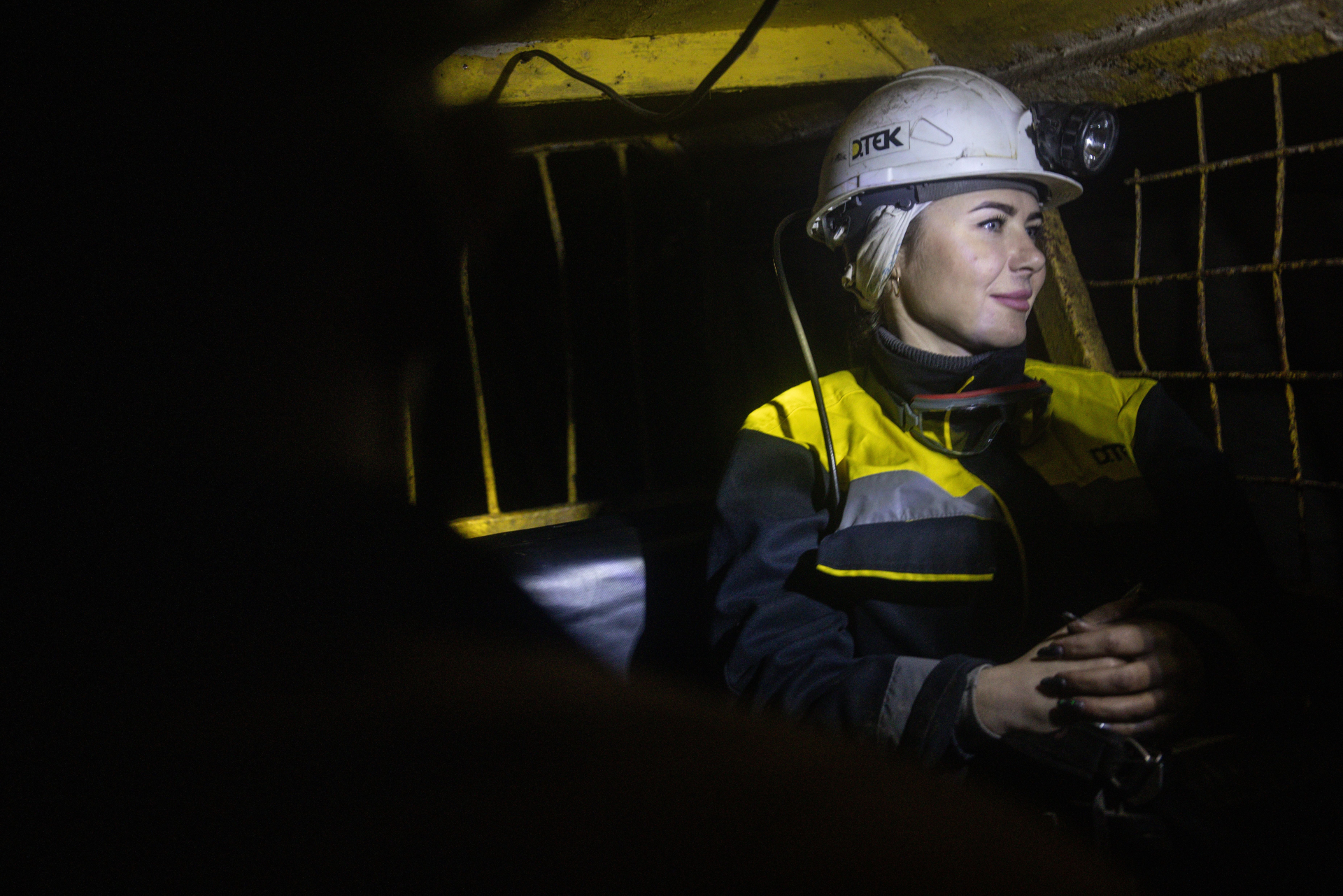 Немислимо: Войната вкара украинките под земята 
