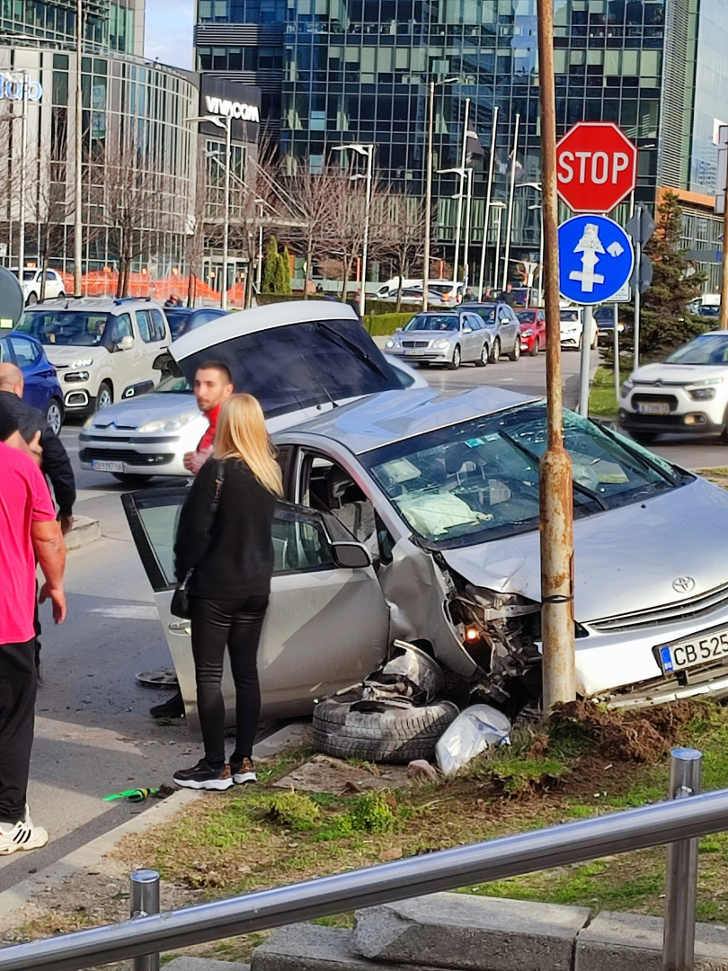 На косъм от голяма трагедия с десетки трупове: СНИМКИ от София изправиха косите на всички