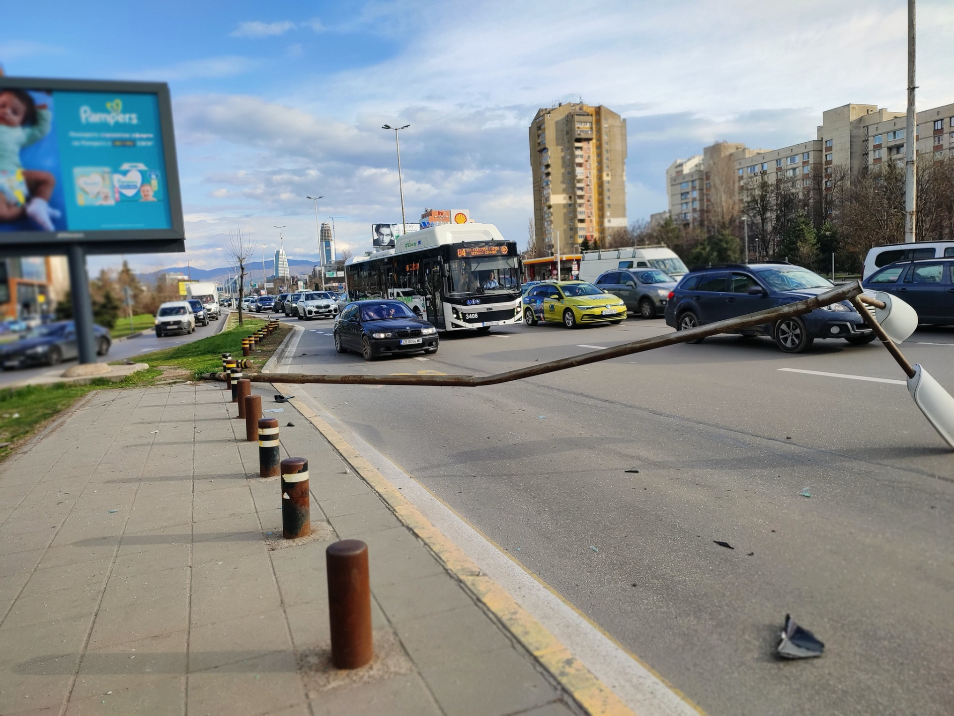 На косъм от голяма трагедия с десетки трупове: СНИМКИ от София изправиха косите на всички