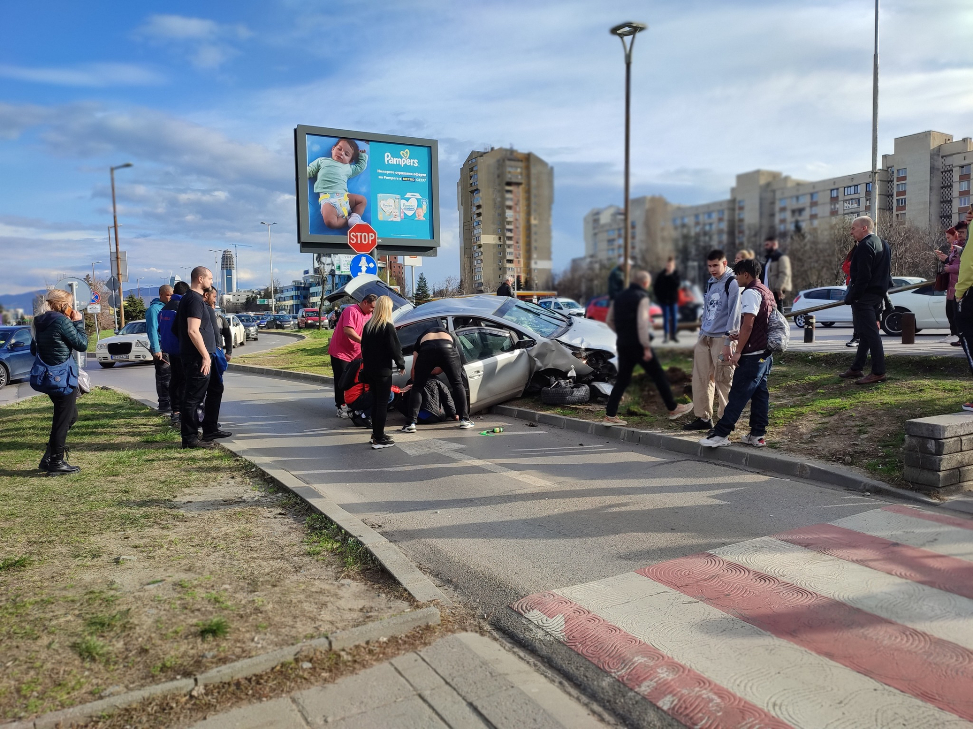 На косъм от голяма трагедия с десетки трупове: СНИМКИ от София изправиха косите на всички