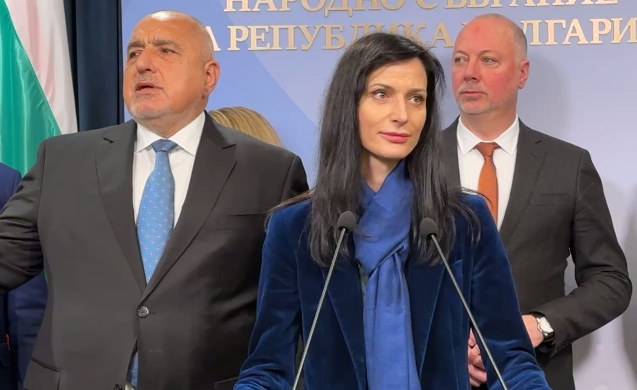 Мария Габриел излезе рамо до рамо с Борисов и посочи тези 4 неща ВИДЕО