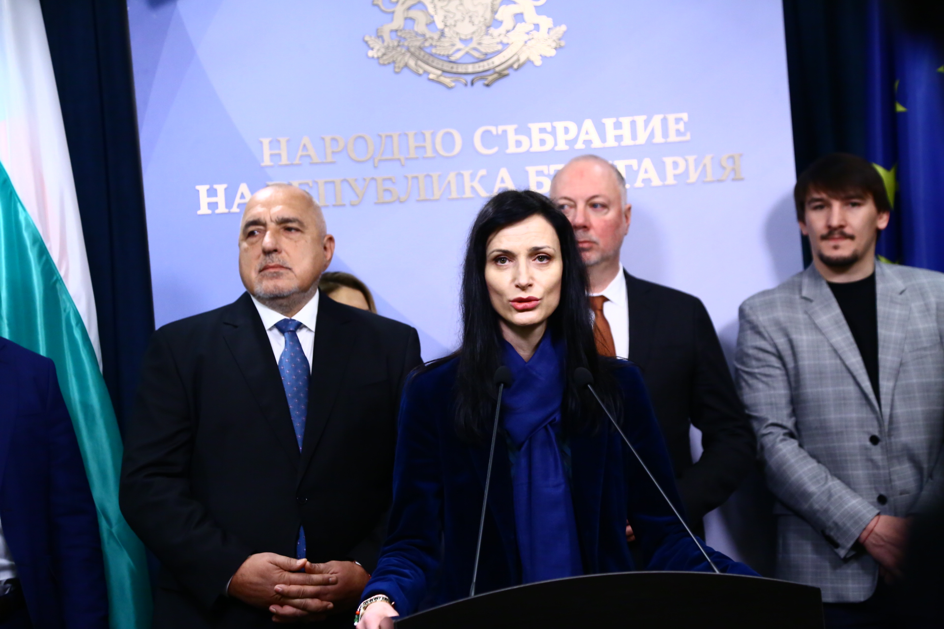 Мария Габриел излезе рамо до рамо с Борисов и посочи тези 4 неща ВИДЕО