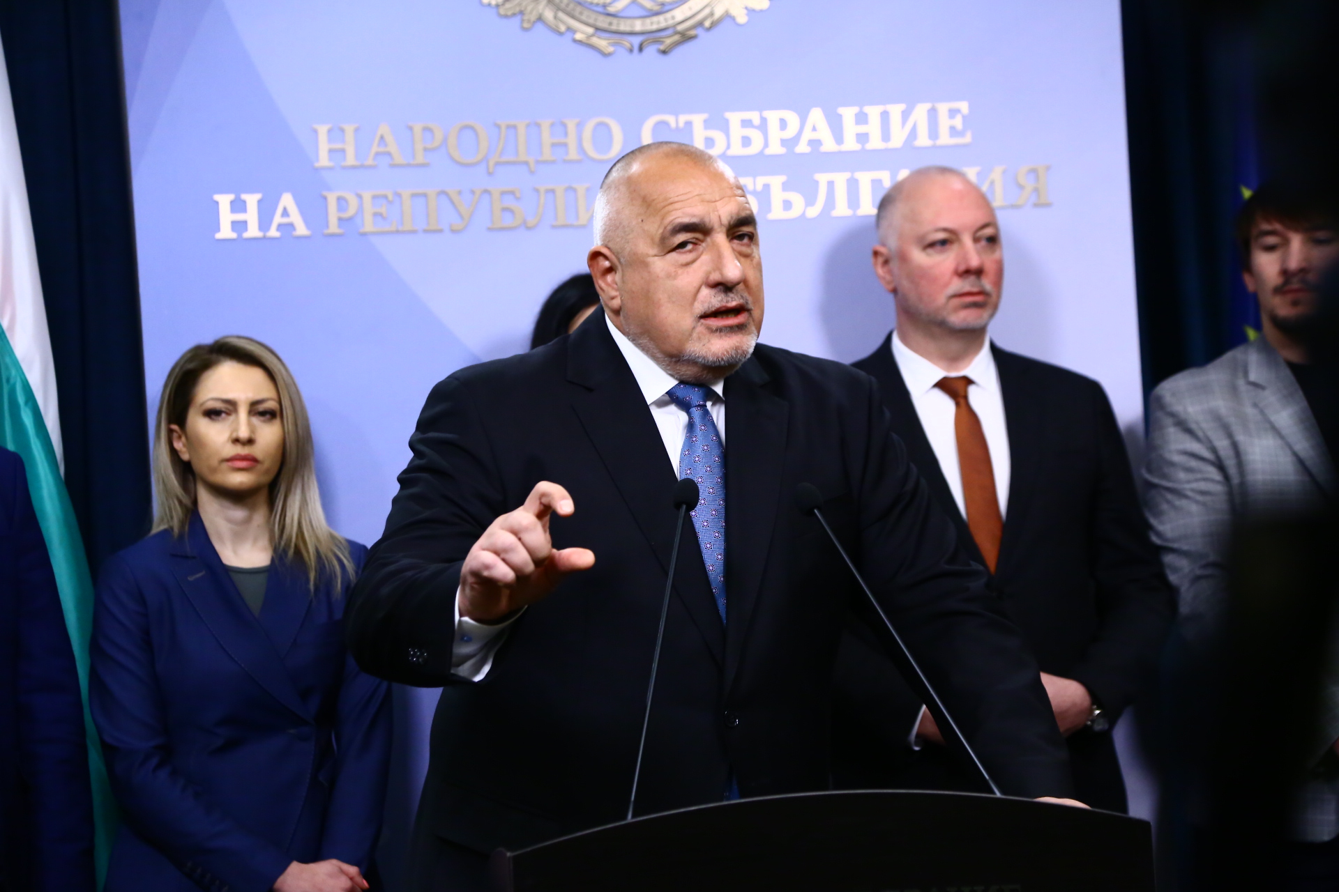 Скандално: Кирил Петков вилнял на важна среща, чупил шишета в масата БЛИЦ TV