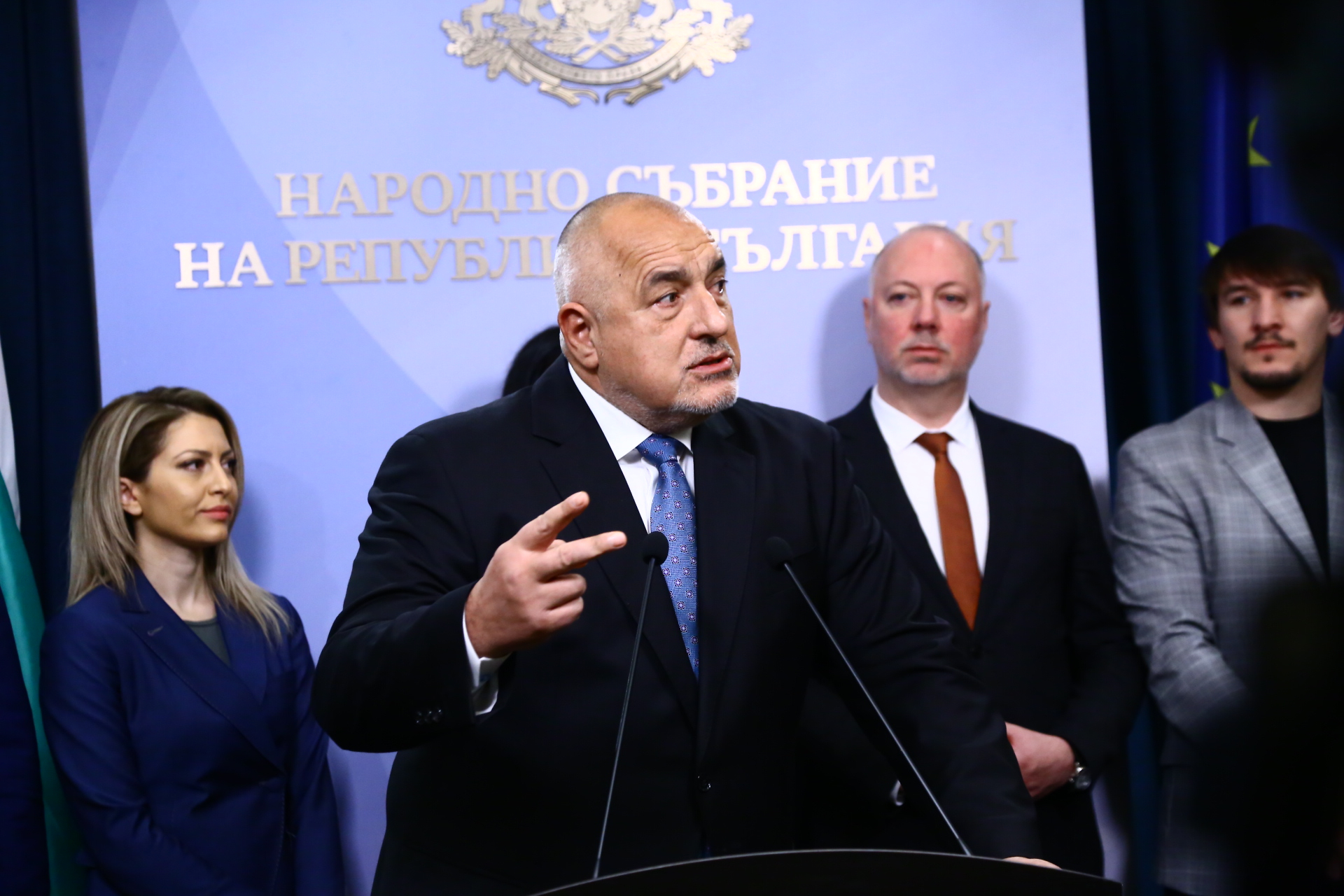Скандално: Кирил Петков вилнял на важна среща, чупил шишета в масата БЛИЦ TV