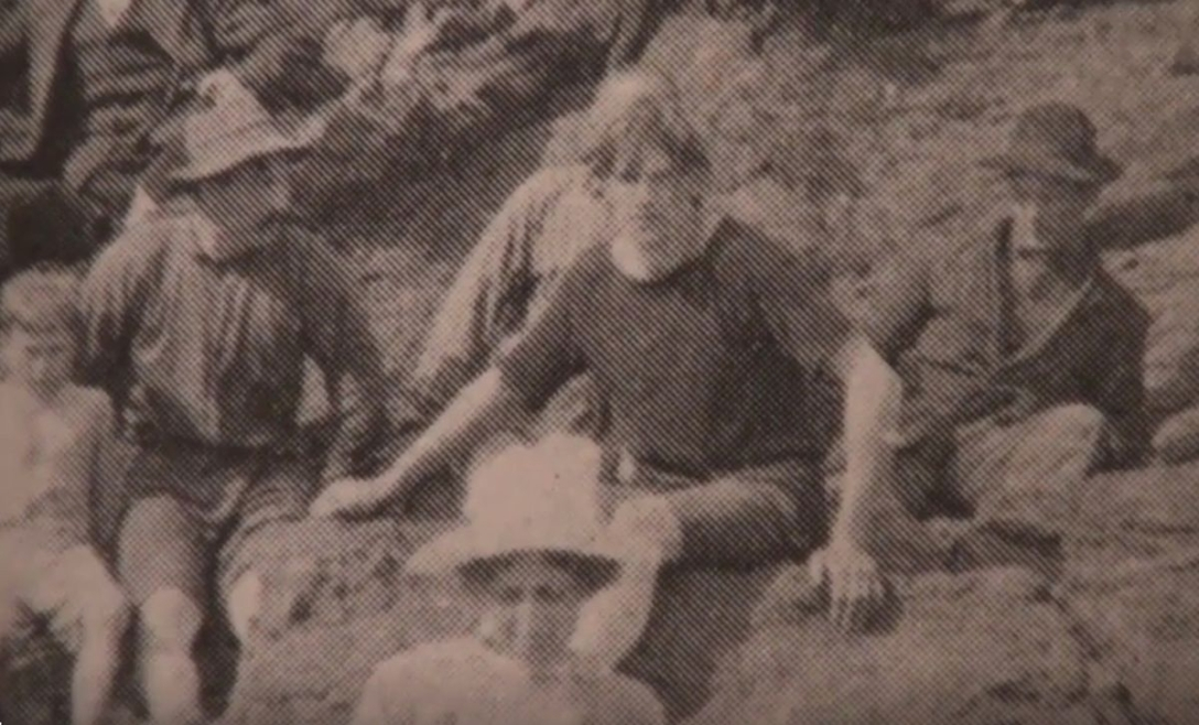 От друг век: Пътешественик във времето лъсна на СНИМКА от 1917 г.