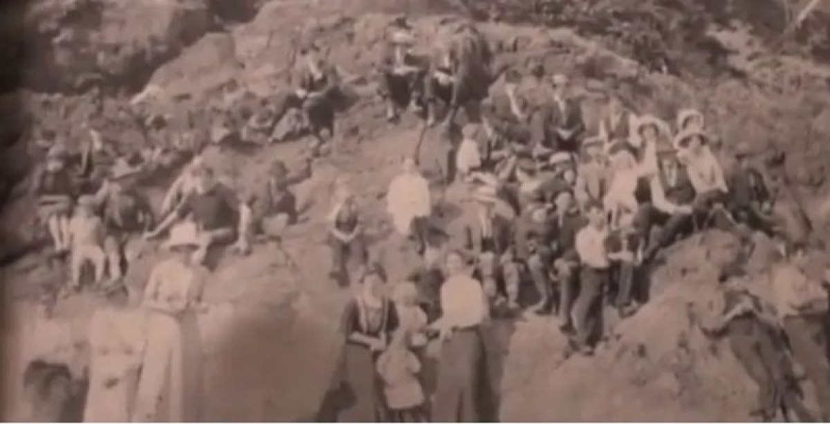 От друг век: Пътешественик във времето лъсна на СНИМКА от 1917 г.
