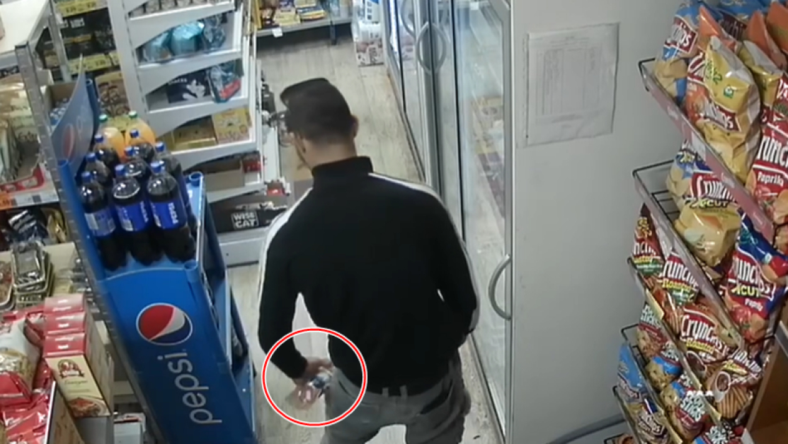 Млад габровец взриви мрежата, ВИДЕО показа какви ги свърши в магазина