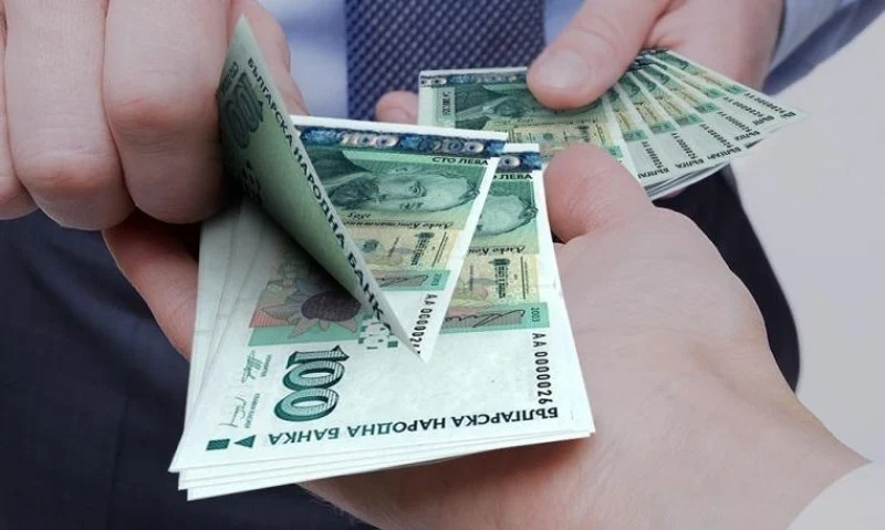Фирмите за бързите кредити ни дерат яко, но ето как съдът може да ни спаси