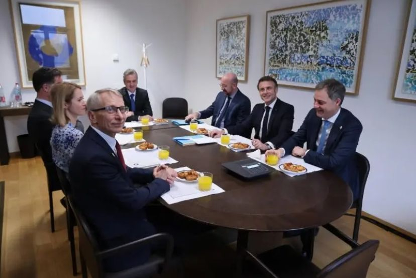 Денков на една маса с Макрон, Рюте и Шарл Мишел СНИМКА