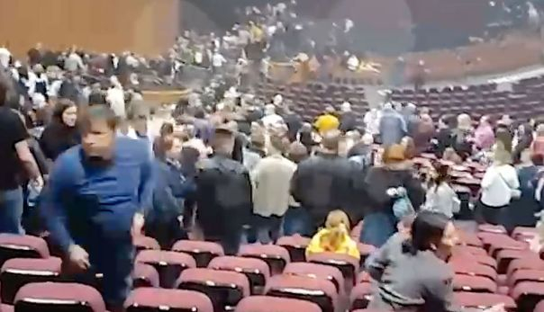 Стреля се далеч, без паника: ВИДЕО 18+ показва първите секунди от кървавия ужас в Подмосковието